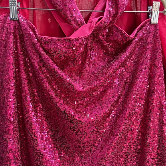 Trendy Sequined Halter Top - Picture 3 of 3